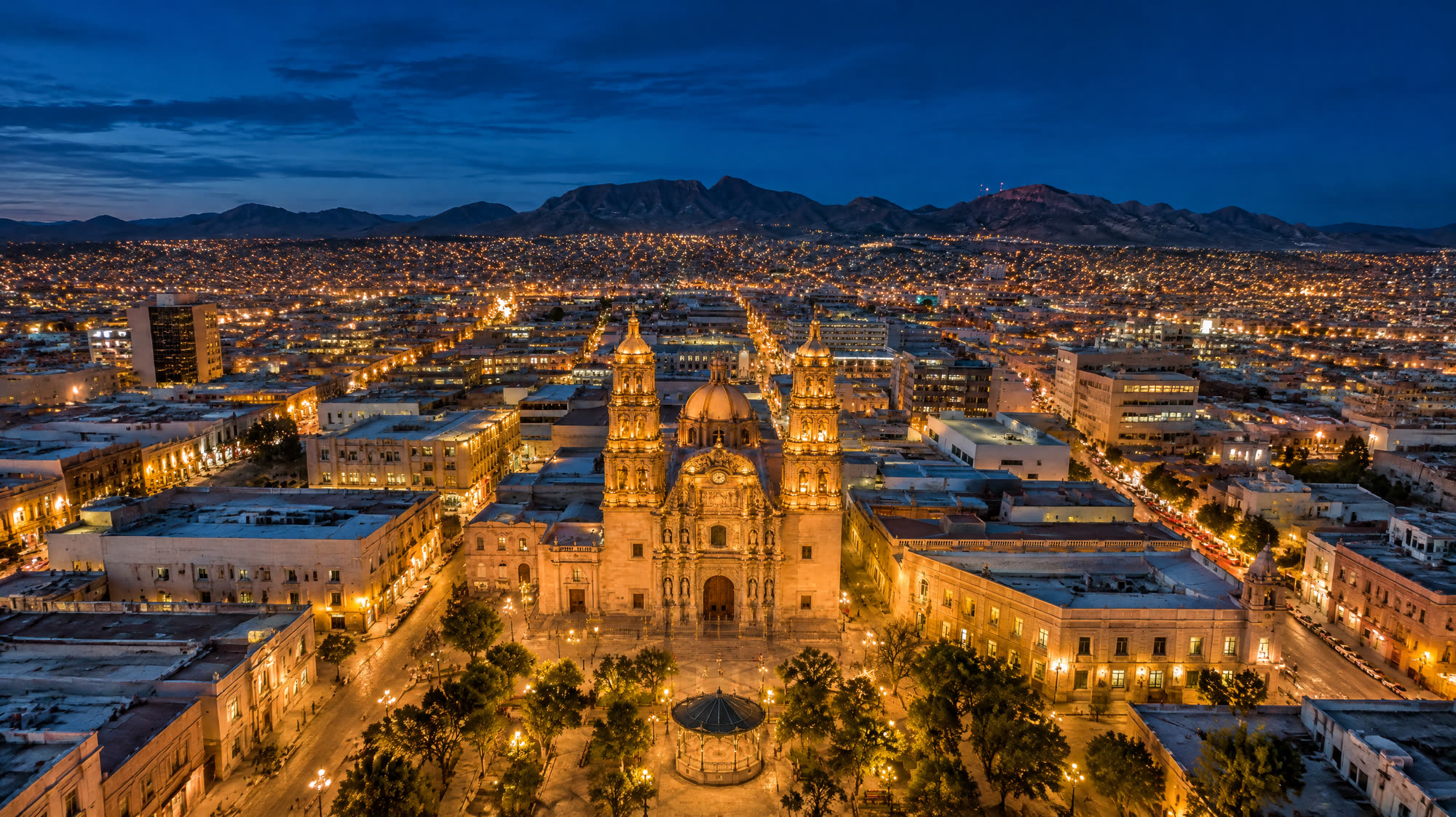 Catedral de Chihuahua al anochecer